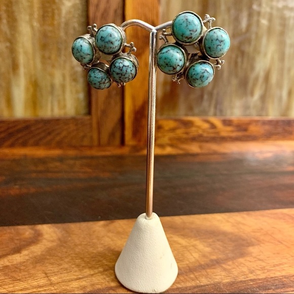 Vintage 1970s Simulated Turquoise In Pewter Clip on Earrings - Picture 2 of 7